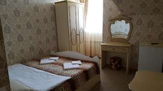 Гостевой дом Пурпурный замок Адлер Номер с 1 двуспальной кроватью или 2 односпальными кроватями и ванной комнатой-2